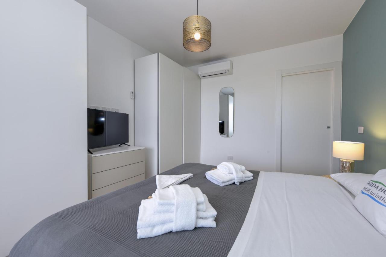 Opalia Residence - Garda Lake Lifestyle Apartment Пескиера дел Гарда Екстериор снимка